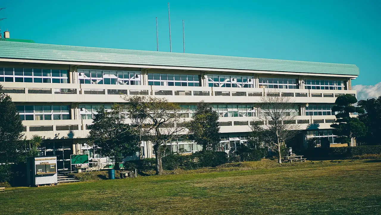 旧石出小学校（トゥーノーイシデショウ）の校舎
